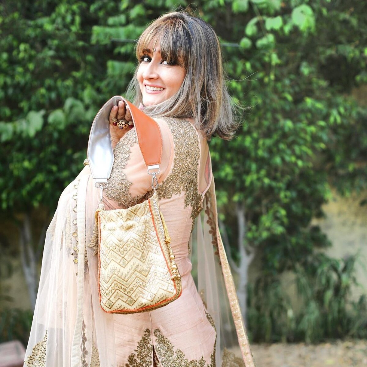 उर्वशी ढोलकिया-नेहा कक्कड़