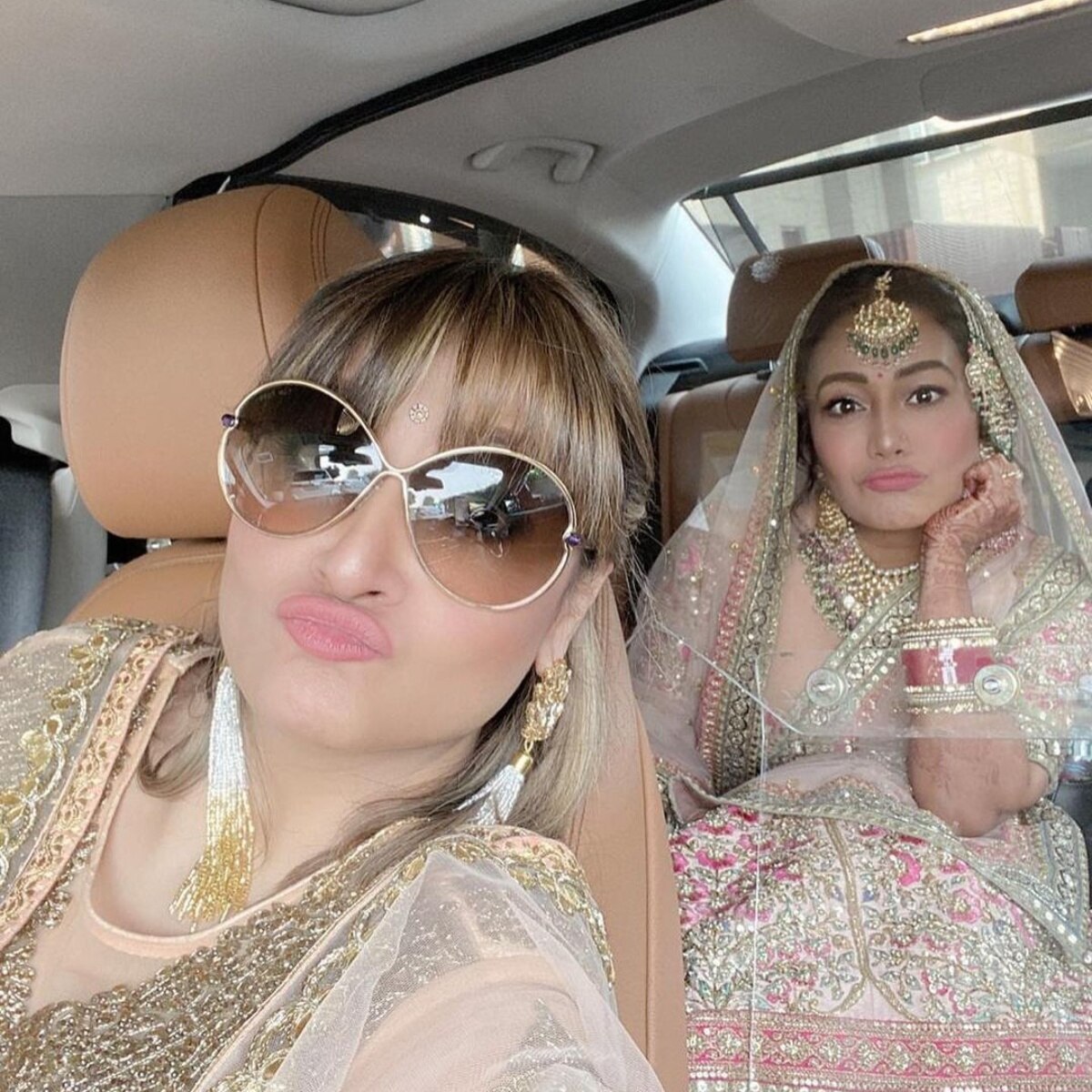 उर्वशी ढोलकिया-नेहा कक्कड़