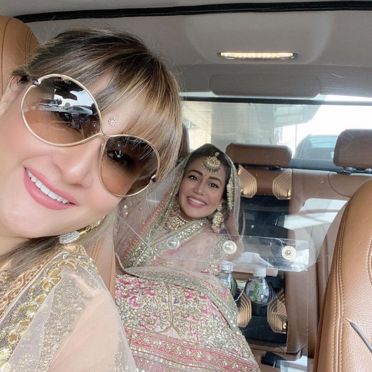 उर्वशी ढोलकिया-नेहा कक्कड़