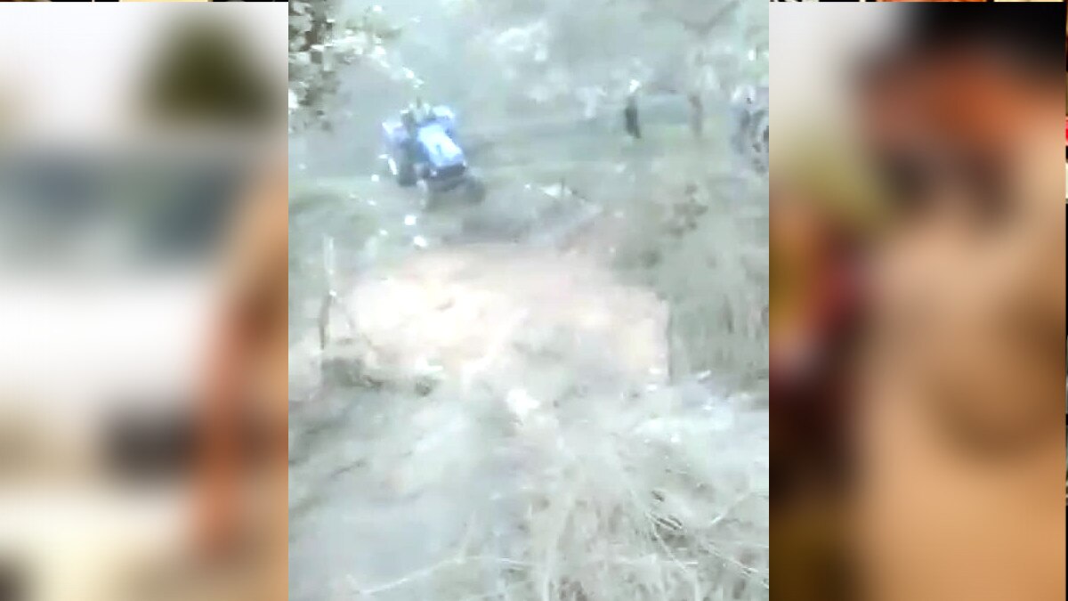 10 हजार की शर्त में हार गया जिंदगी, टीले पर चढ़ाना चाहता था ट्रैक्टर. 10 हजार की शर्त में हार गया जिंदगी, टीले पर चढ़ाना चाहता था ट्रैक्टर.