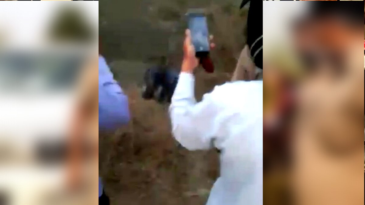 10 हजार की शर्त में हार गया जिंदगी, टीले पर चढ़ाना चाहता था ट्रैक्टर. 10 हजार की शर्त में हार गया जिंदगी, टीले पर चढ़ाना चाहता था ट्रैक्टर.