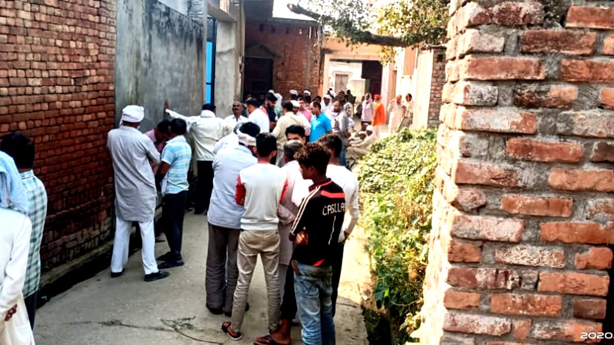 10 हजार की शर्त में हार गया जिंदगी, टीले पर चढ़ाना चाहता था ट्रैक्टर. 10 हजार की शर्त में हार गया जिंदगी, टीले पर चढ़ाना चाहता था ट्रैक्टर.