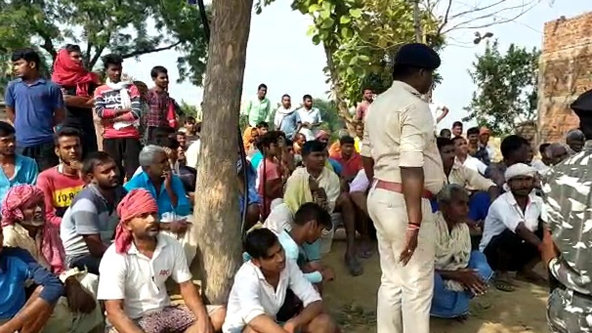 रोड नहीं तो वोट नहीं का किया गया ऐलान.