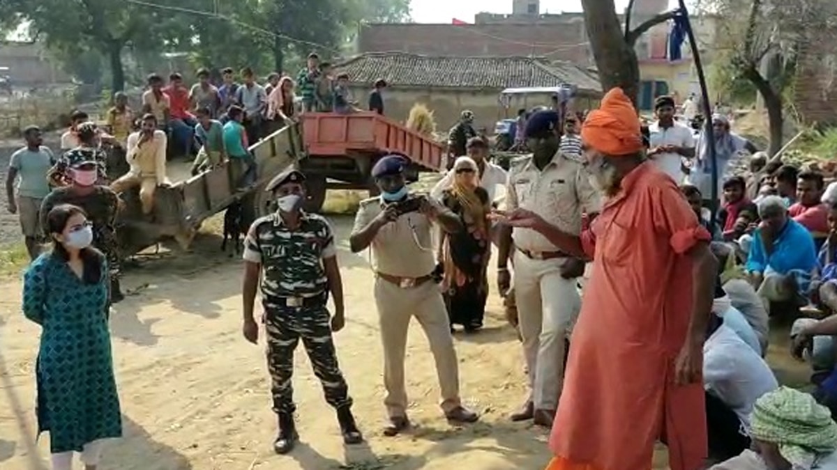 मोहनिया के बूथ नंबर 34 पर नहीं पहुंचे वोटर.