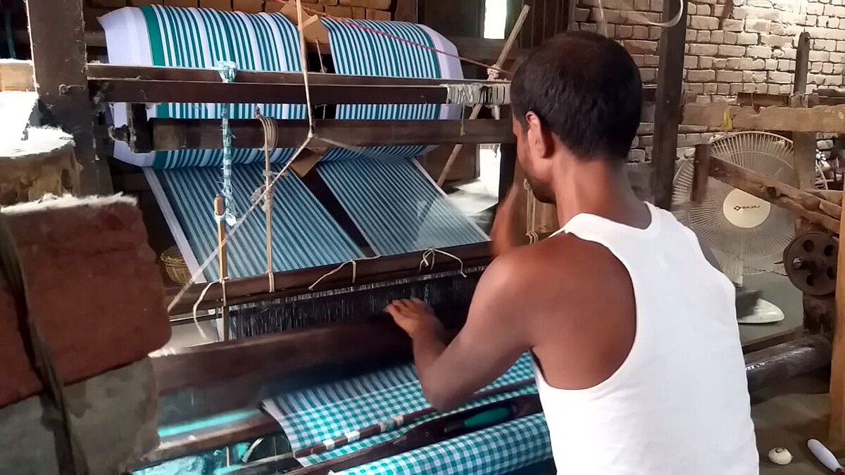 Patna handloom worker angry on leaders of Bihar election