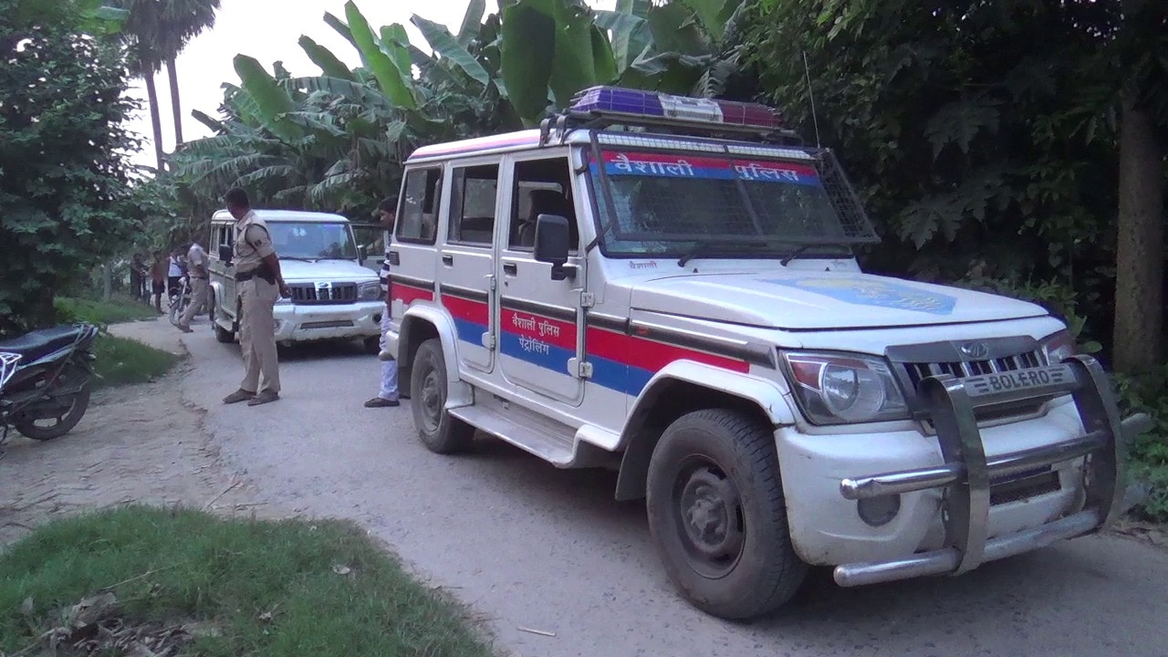 पुलिस टीम पर हमला