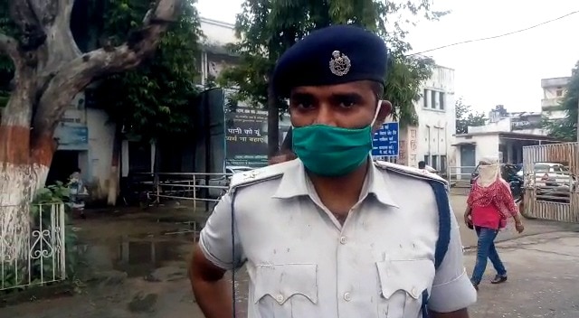 पुलिस टीम पर हमला