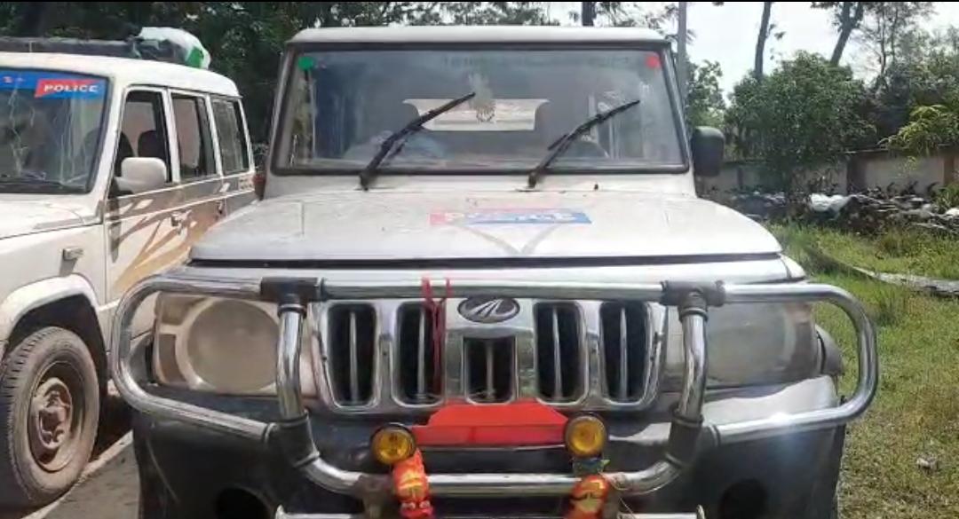 गाड़ी पर पुलिस लिखकर कर रहे थे शराब की तस्करी