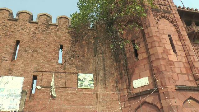 दरभंगा का किला खो रहा अपना वजूद