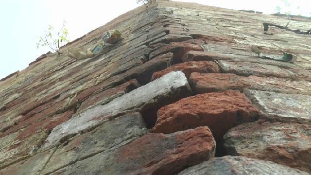 दरभंगा का किला खो रहा अपना वजूद