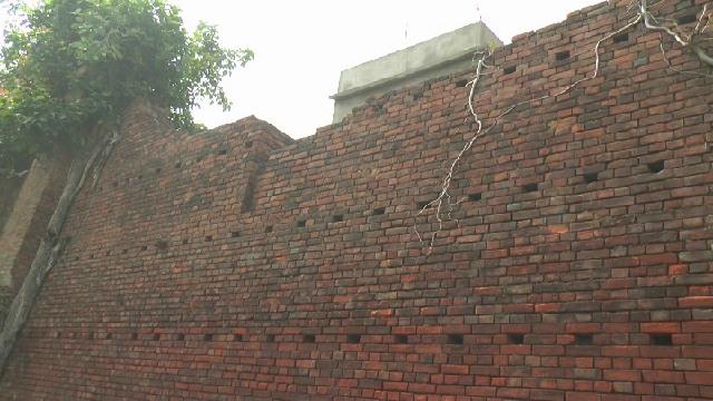 दरभंगा का किला खो रहा अपना वजूद