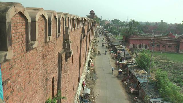 दरभंगा का किला खो रहा अपना वजूद