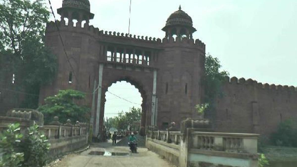 दरभंगा का किला खो रहा अपना वजूद