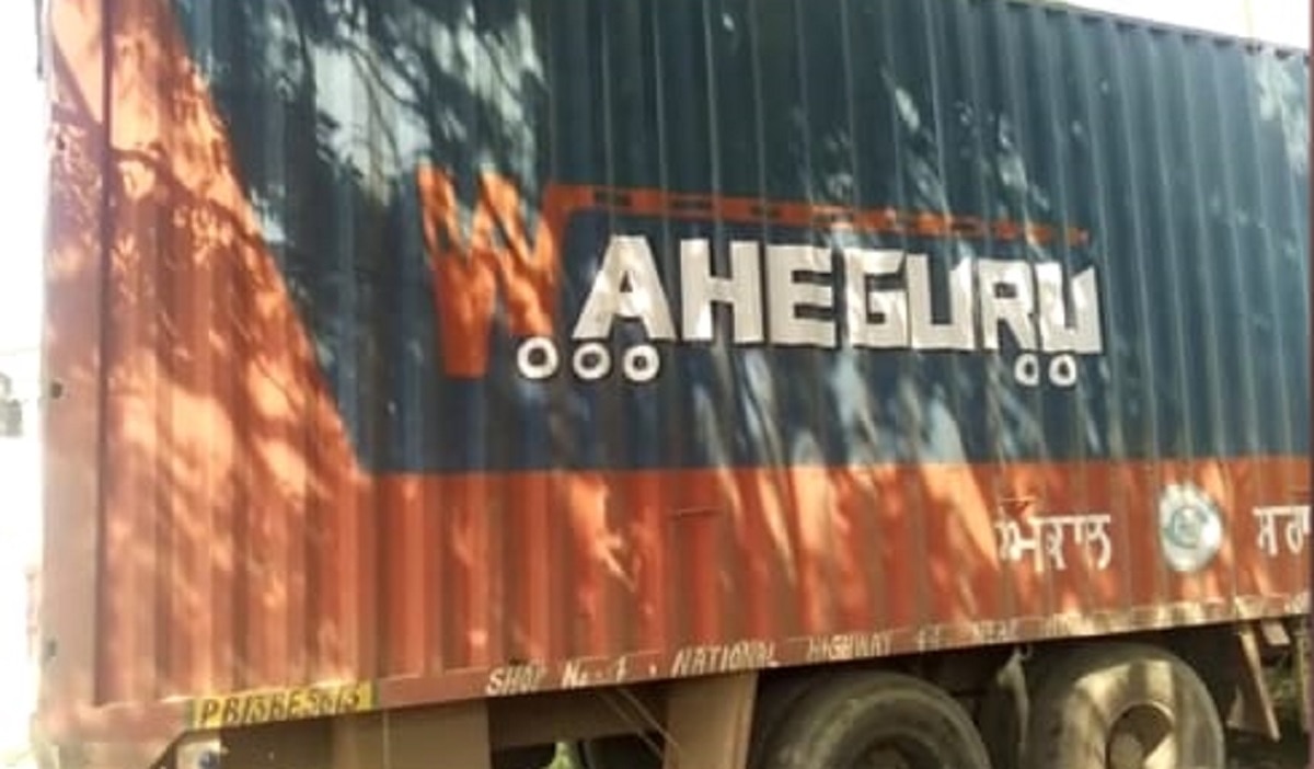 नारियल के ट्रक से बरामद हुआ गांजा