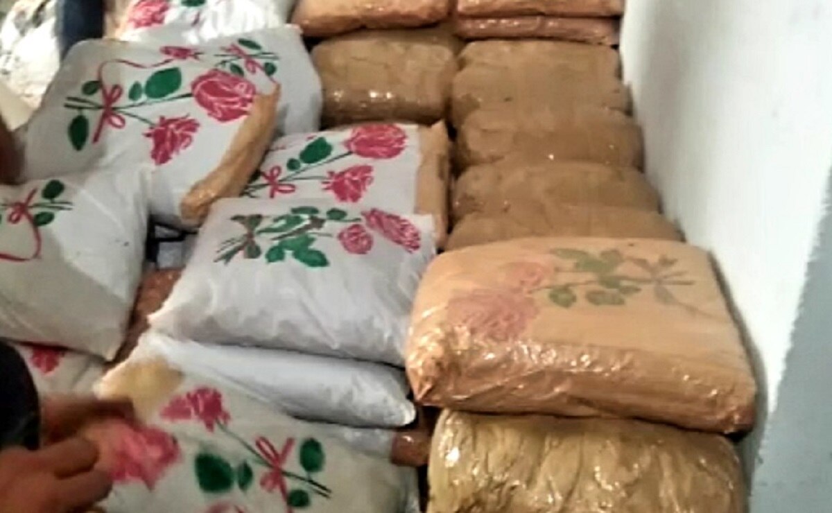 नारियल के ट्रक से बरामद हुआ गांजा