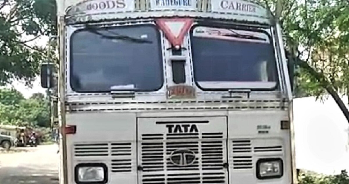 नारियल के ट्रक से बरामद हुआ गांजा