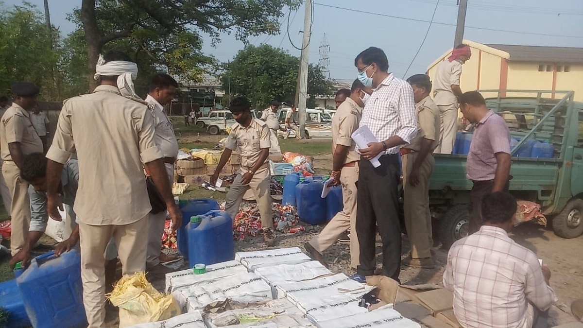 पुलिस ने 45 लाख की शराब पर चलाया बुलडोजर