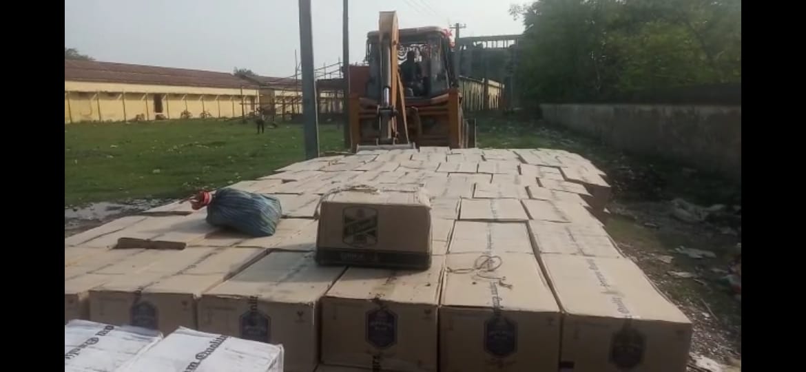 पुलिस ने 45 लाख की शराब पर चलाया बुलडोजर