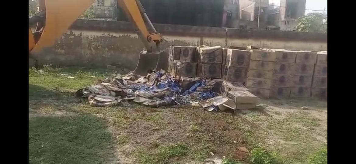 पुलिस ने 45 लाख की शराब पर चलाया बुलडोजर