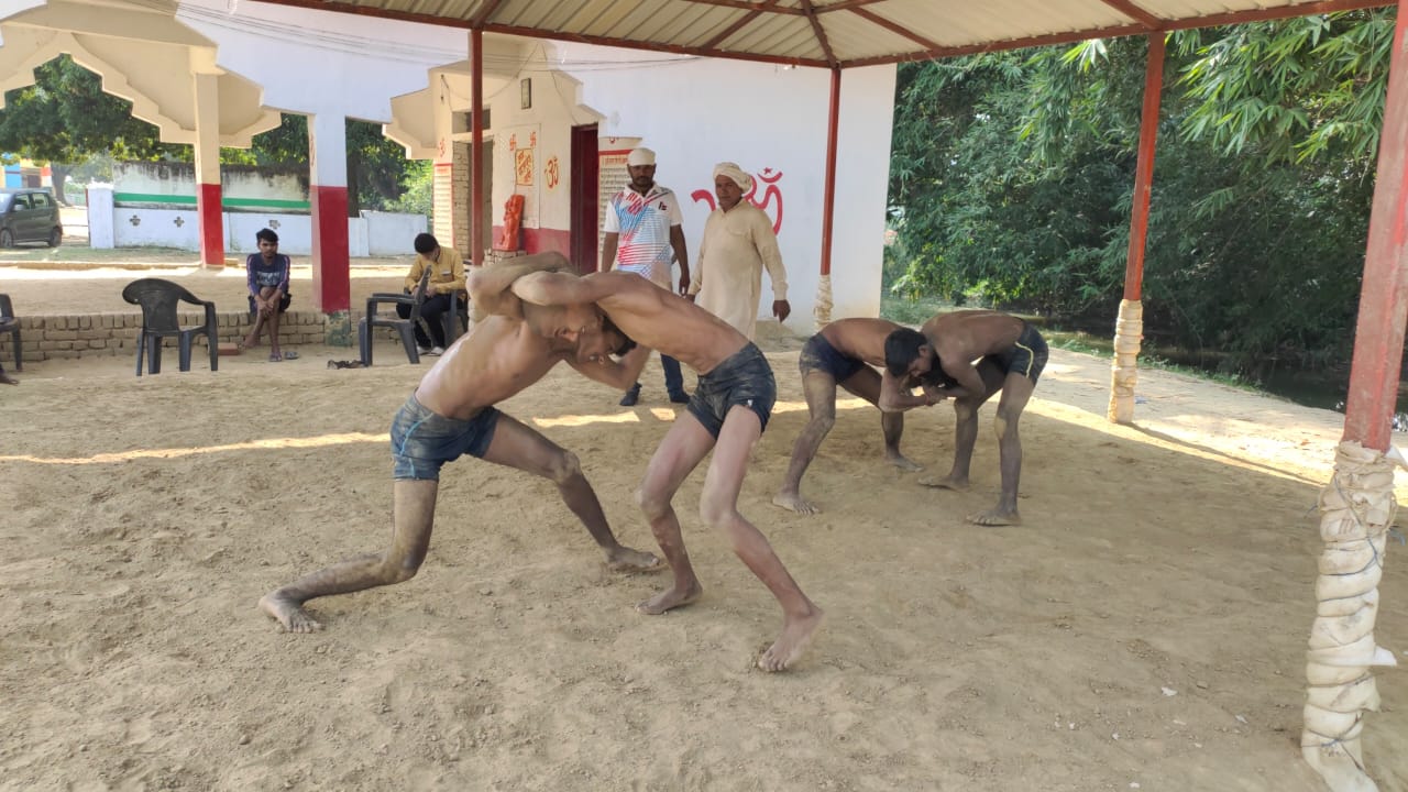 खेत गिरवी रखकर बनवाया अखाड़ा