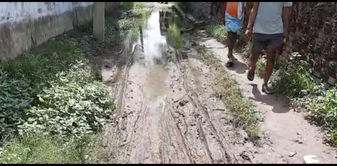 वोटिंग शुरू होते ही बहिष्कार का ऐलान