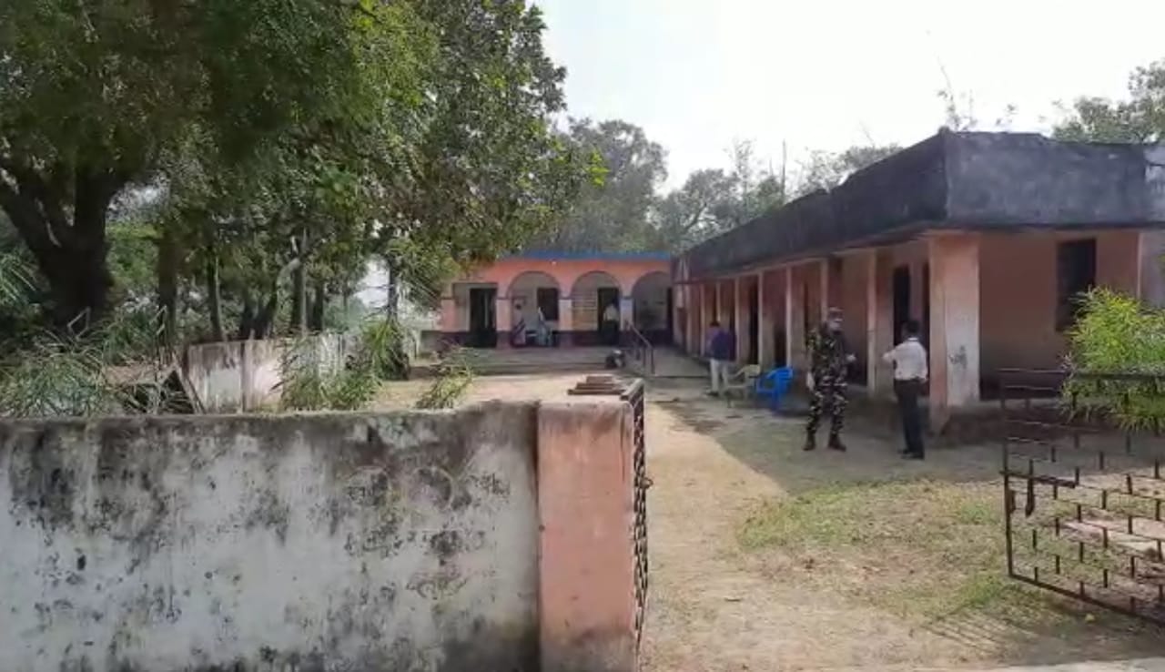 वोटिंग शुरू होते ही बहिष्कार का ऐलान