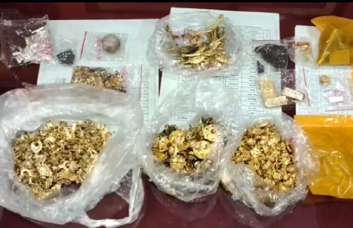 दो भाइयों के बैग से निकला एक करोड़ का सोना