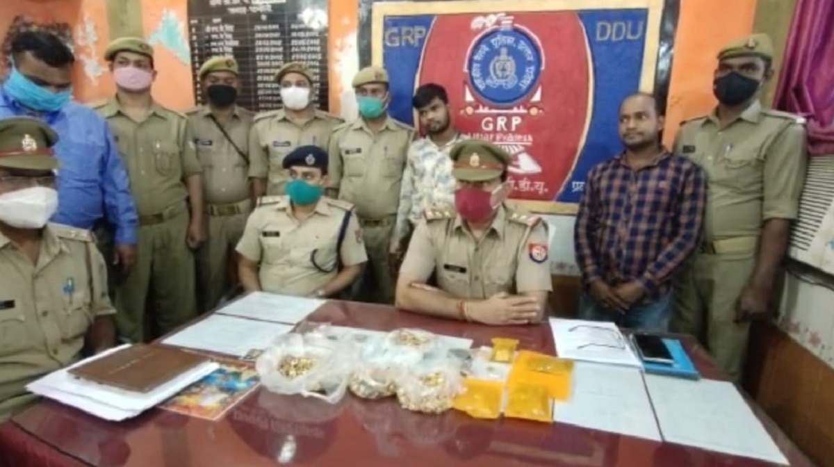 दो भाइयों के बैग से निकला एक करोड़ का सोना