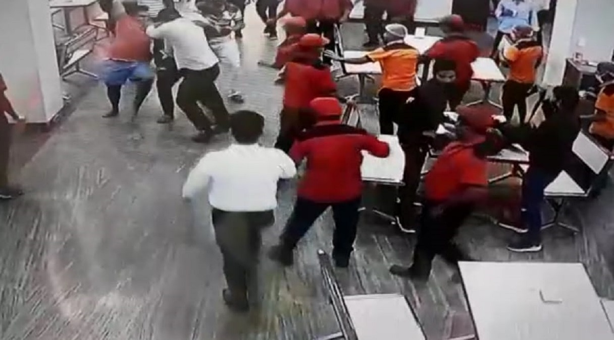 खाना खाने के बाद पैसे नहीं देने पर हंगामा