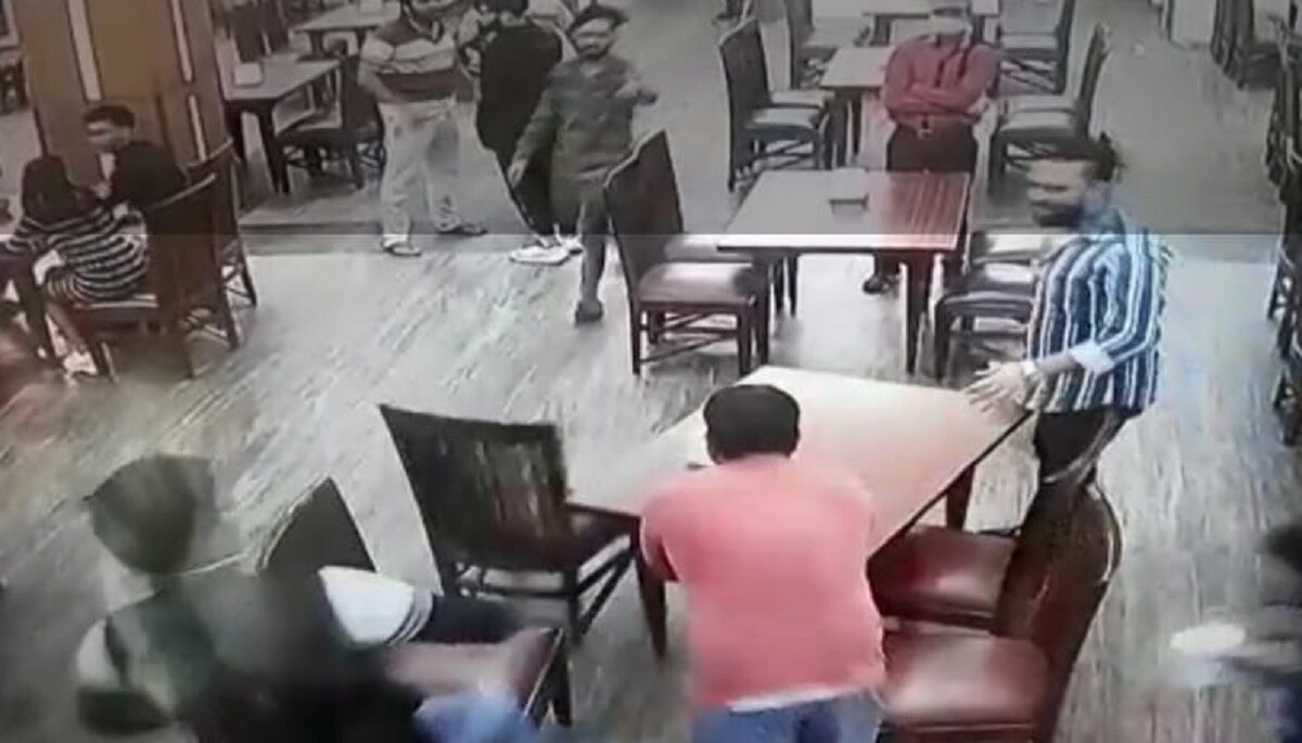 खाना खाने के बाद पैसे नहीं देने पर हंगामा