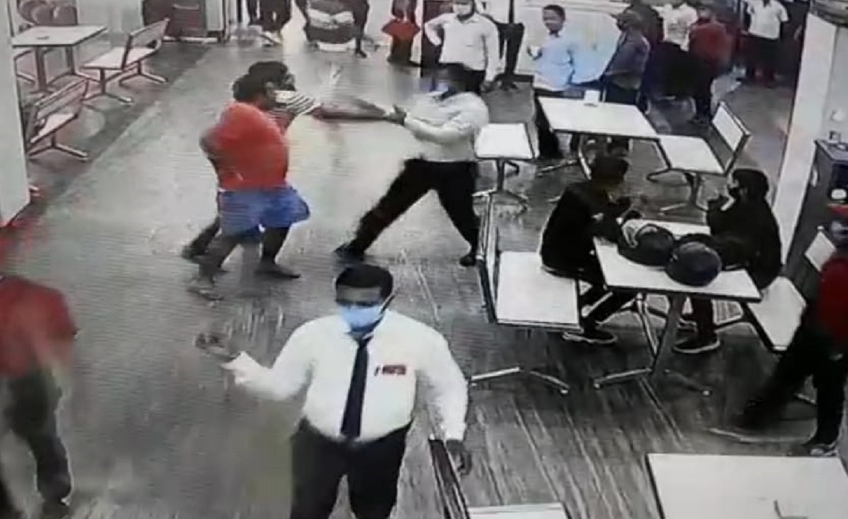 खाना खाने के बाद पैसे नहीं देने पर हंगामा