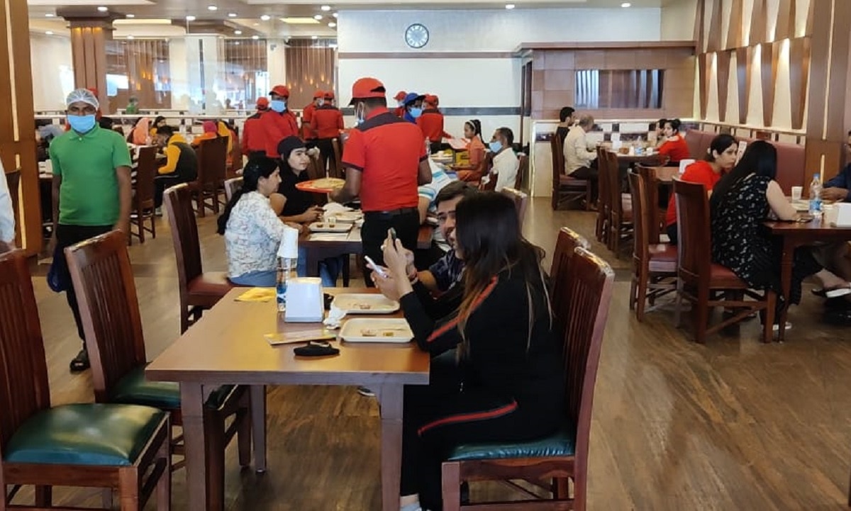 खाना खाने के बाद पैसे नहीं देने पर हंगामा