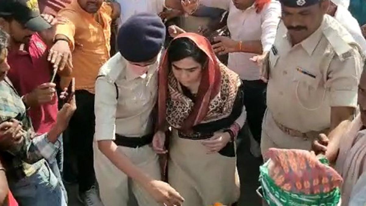 लालू यादव की बहू ऐश्वर्या ने किया रोड शो