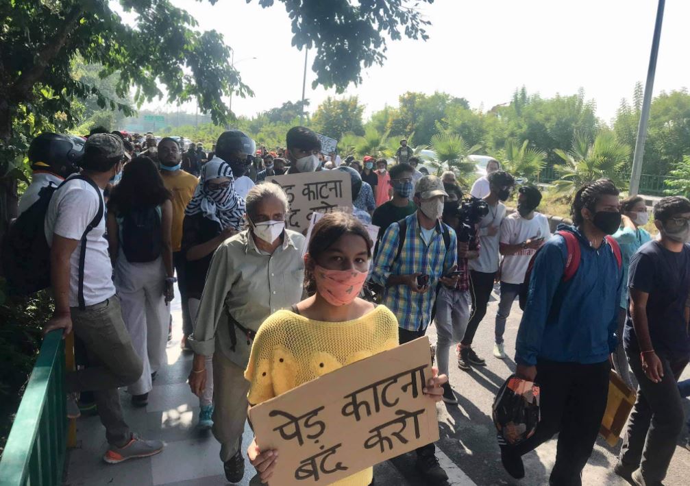 'थानो' को बचाने के लिए सड़कों पर उतरे हजारों लोग