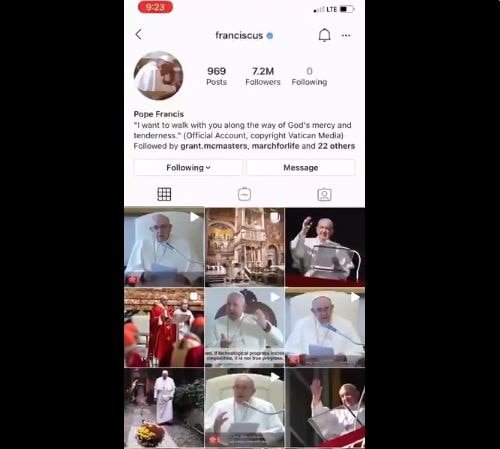 मॉडल की तस्वीर को पोप फ्रांसिस ने किया लाइक