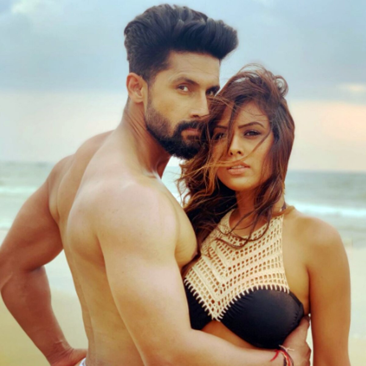 निया शर्मा 