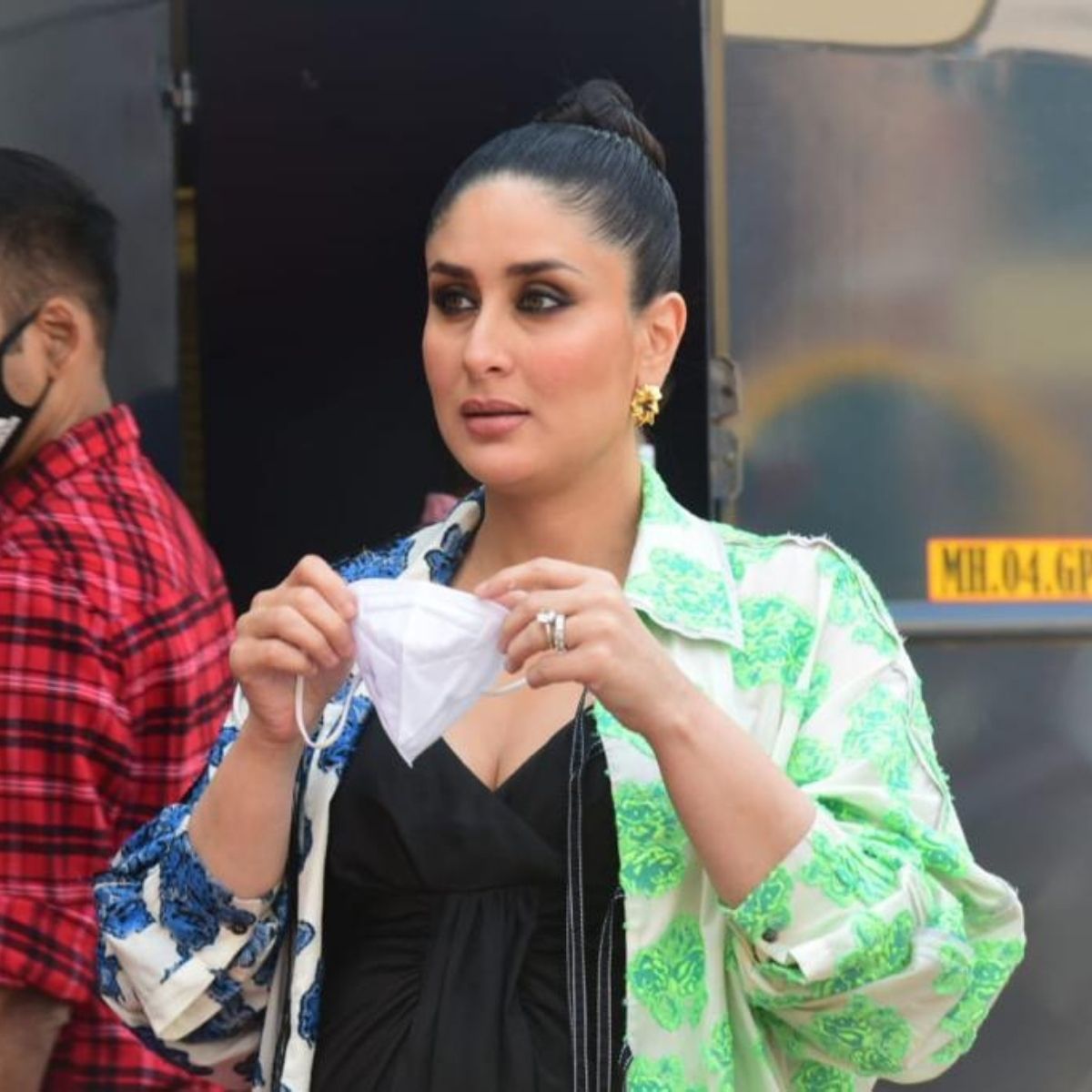 सोशल मीडिया पर करीना रहती है एक्टिव