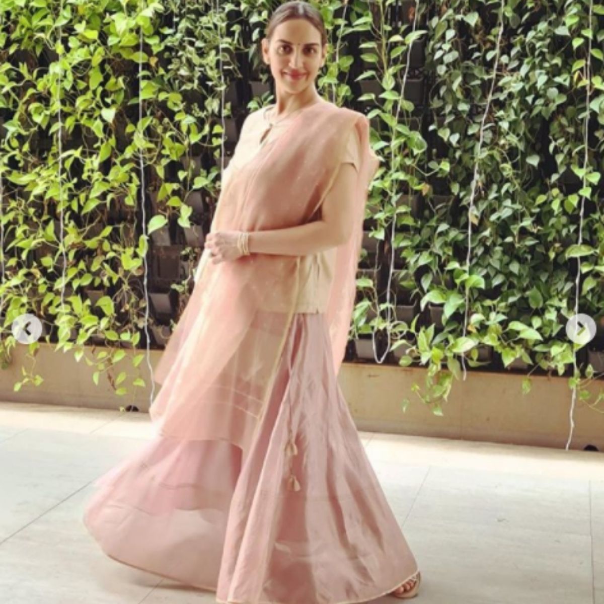 ईशा का बर्थडे लुक 