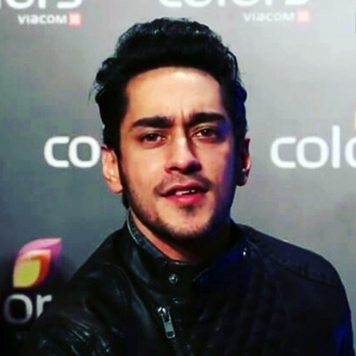  रिषभ सिन्हा