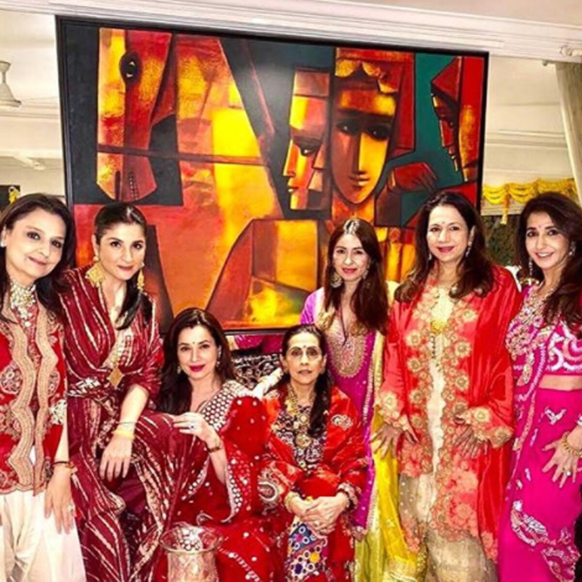 नीलम कोठारी अपनी दोस्तों के साथ