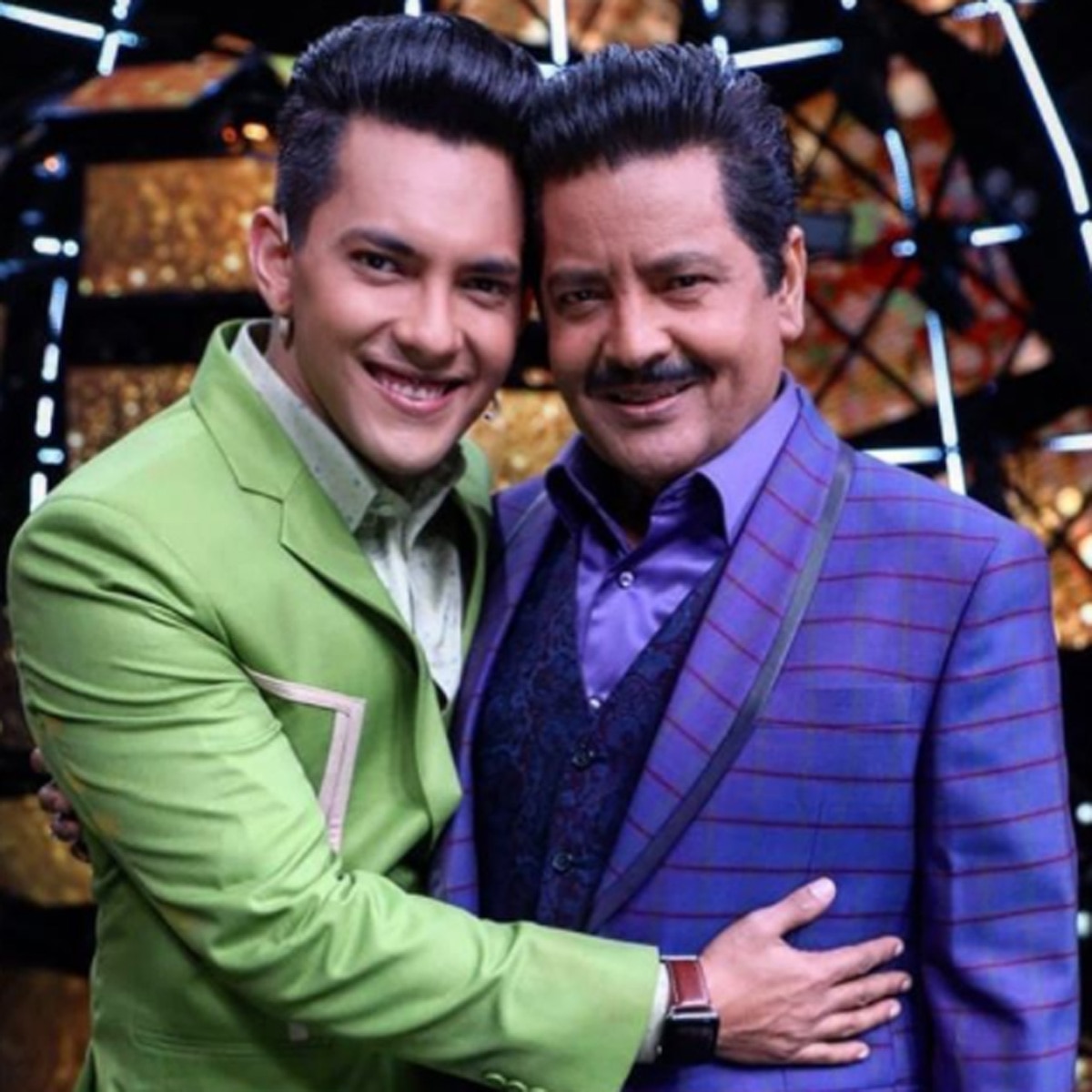 आद‍ित्य नारायण पापा उद‍ित नारायण के साथ