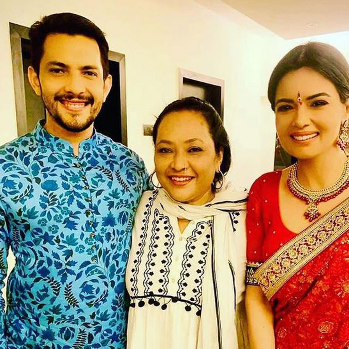 फैमिली संग आदित्य