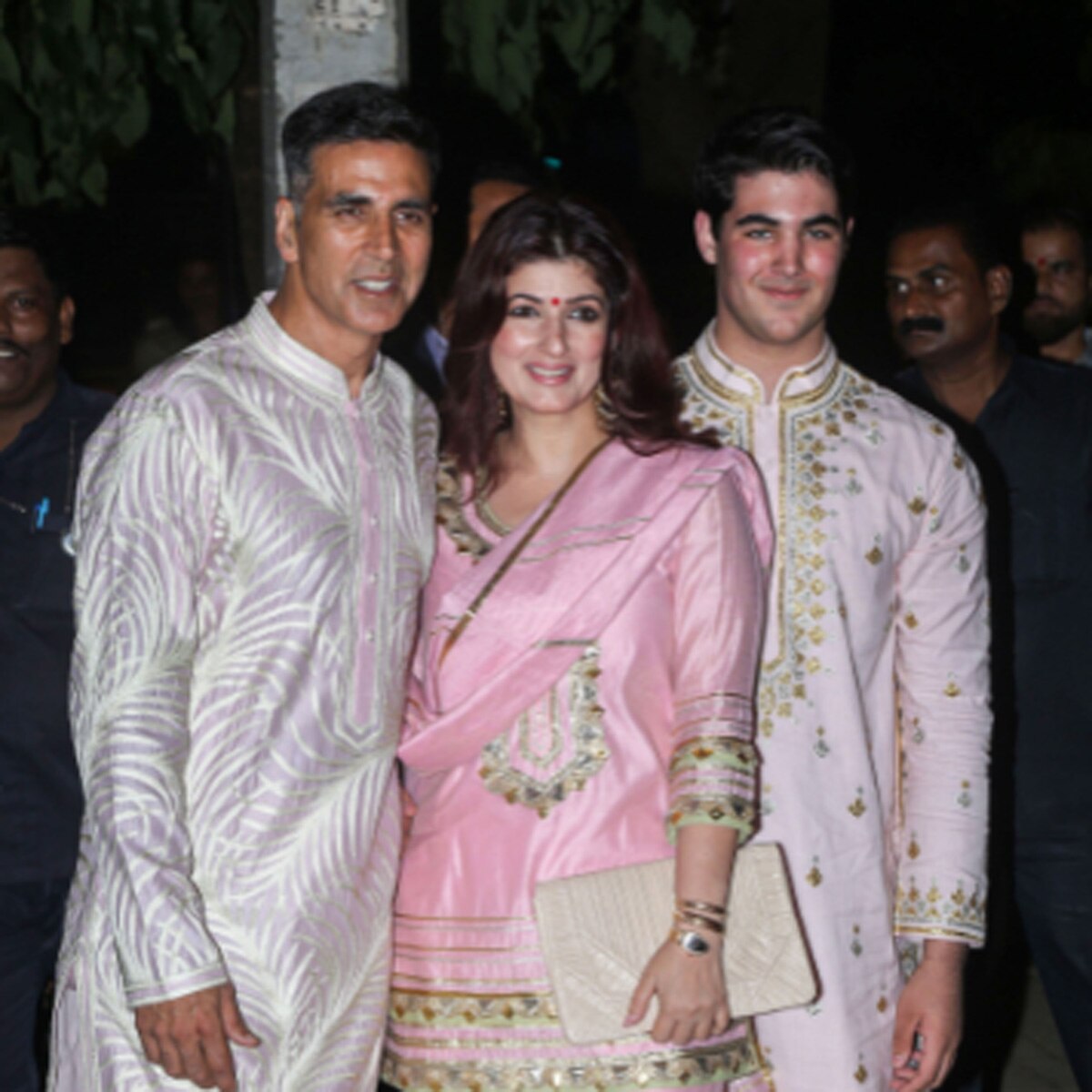 अक्षय कुमार संग उनका परिवार