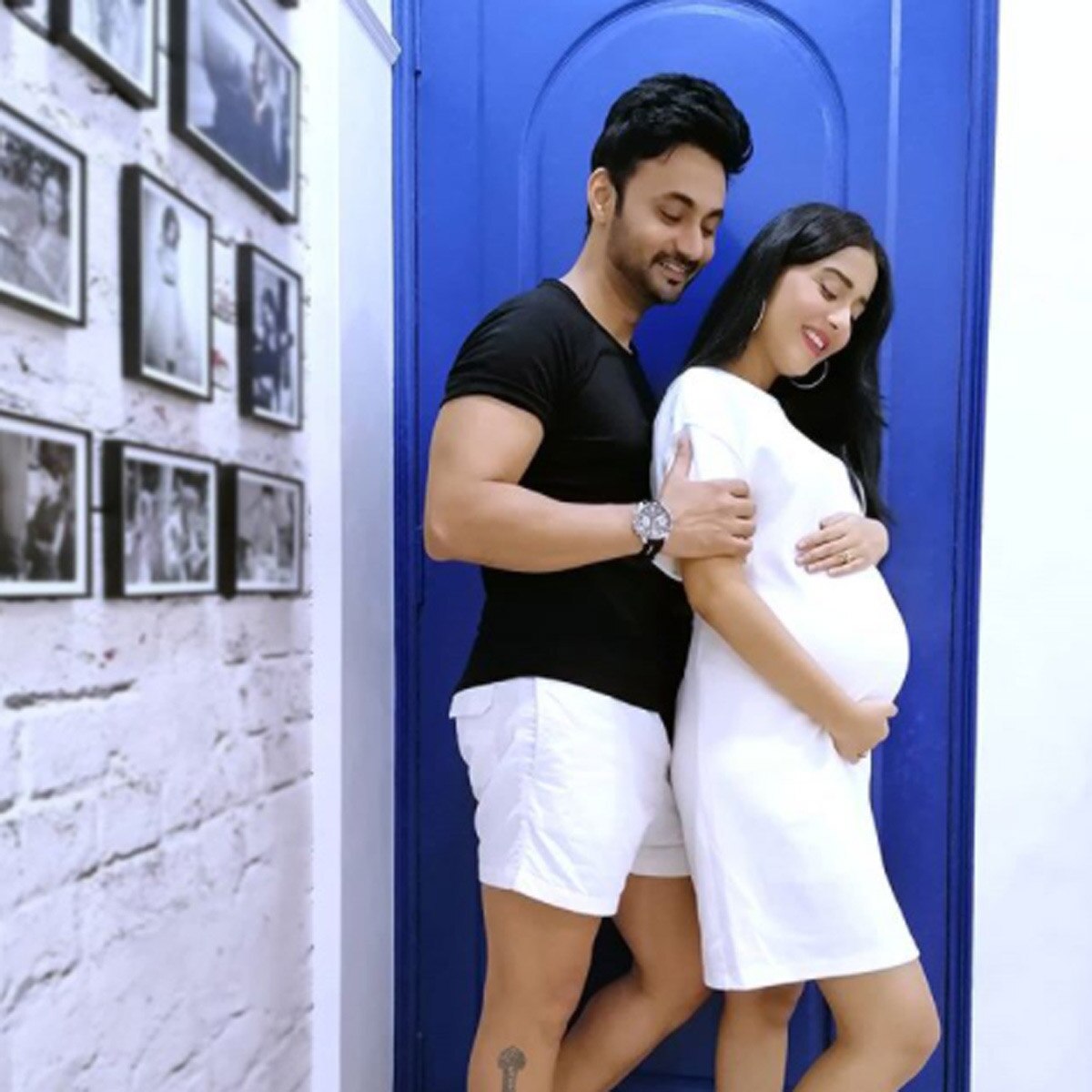 पति संग अमृता राय