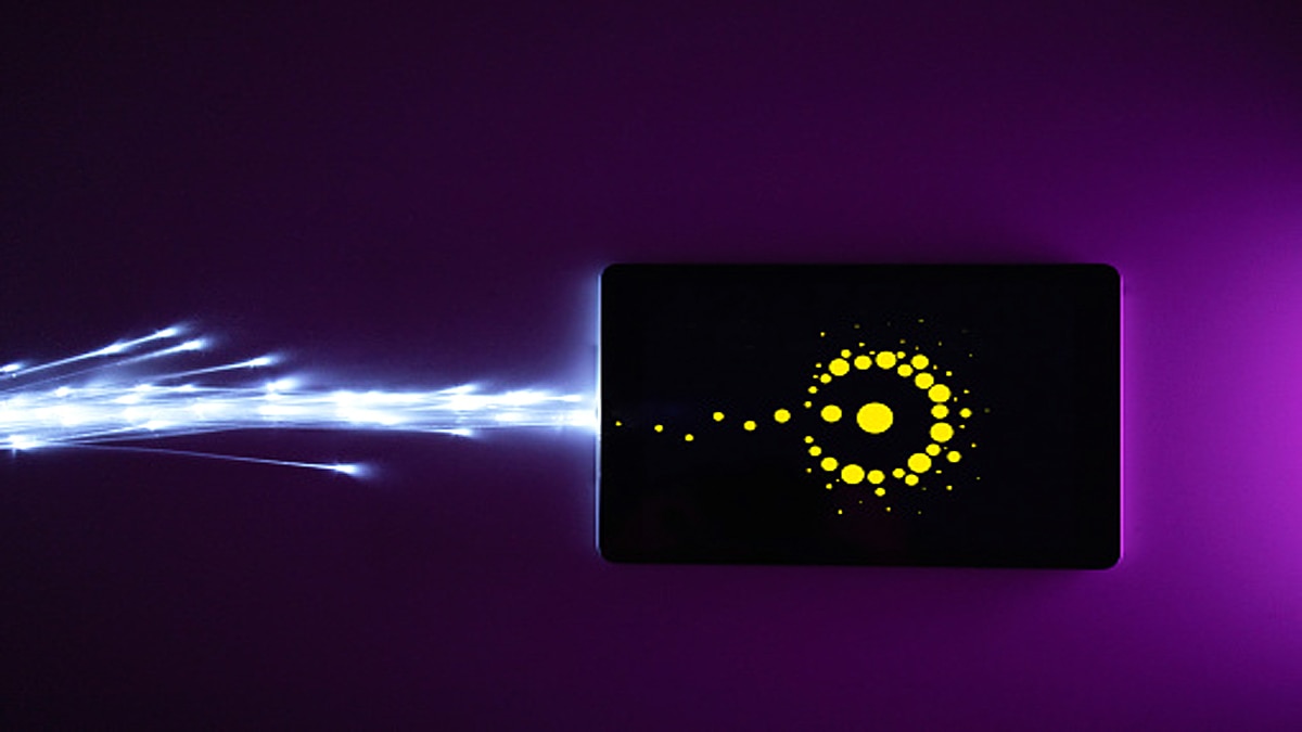 Scientists built Anti laser to charge phone laptop from anywhere