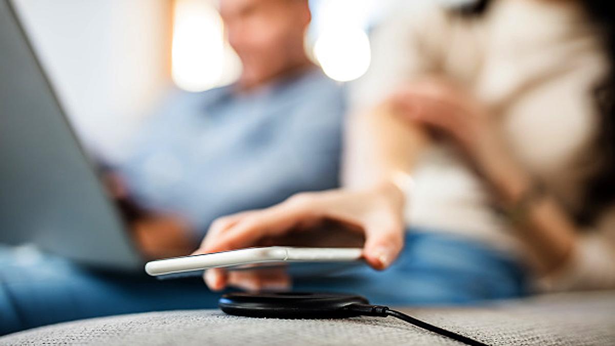 Scientists built Anti laser to charge phone laptop from anywhere