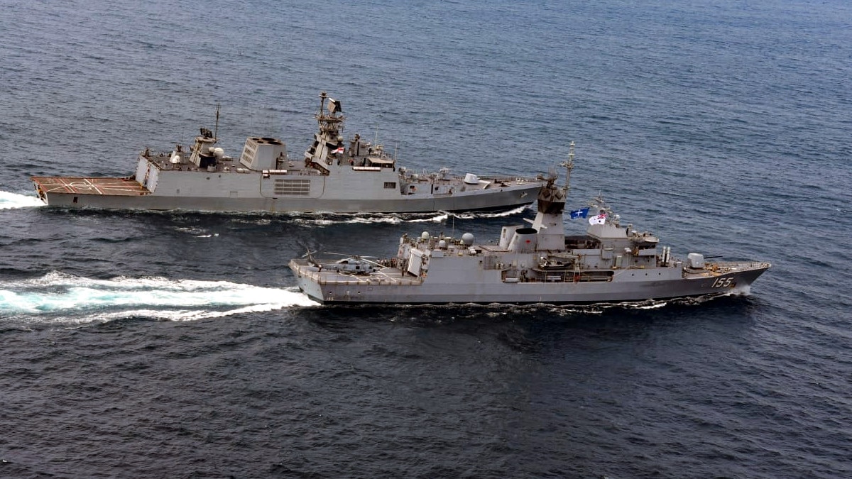 बंगाल की खाड़ी में उतरी तीन देशों की नौसेना