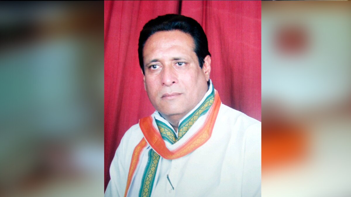 पूजा करते समय पूर्व विधायक का निधन, CCTV में कैद हुआ पूरा वाकया.