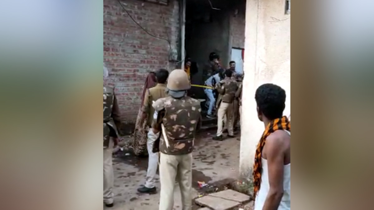 भोपाल में पुलिस को करनी पड़ी ताबड़तोड़ फायरिंग, टीम पर ईंट-पत्थरों से हुआ हमला