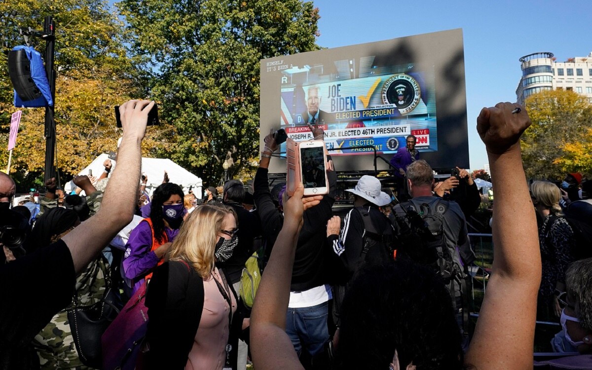 अमेरिका की सड़कों पर जीत का जश्न